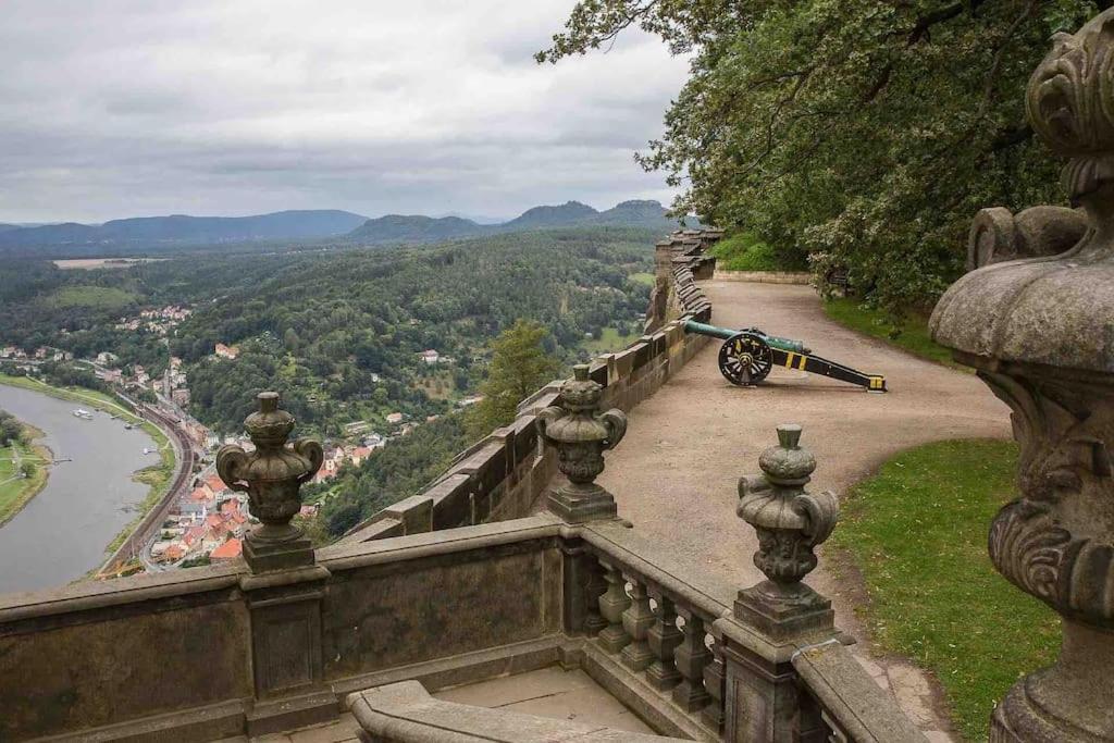 *modern* 2 Personen, Wlan Apartment Pirna
